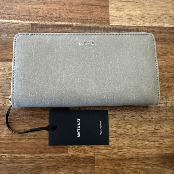 Matt and Nat sage green Wallet - Picture 1 of 4